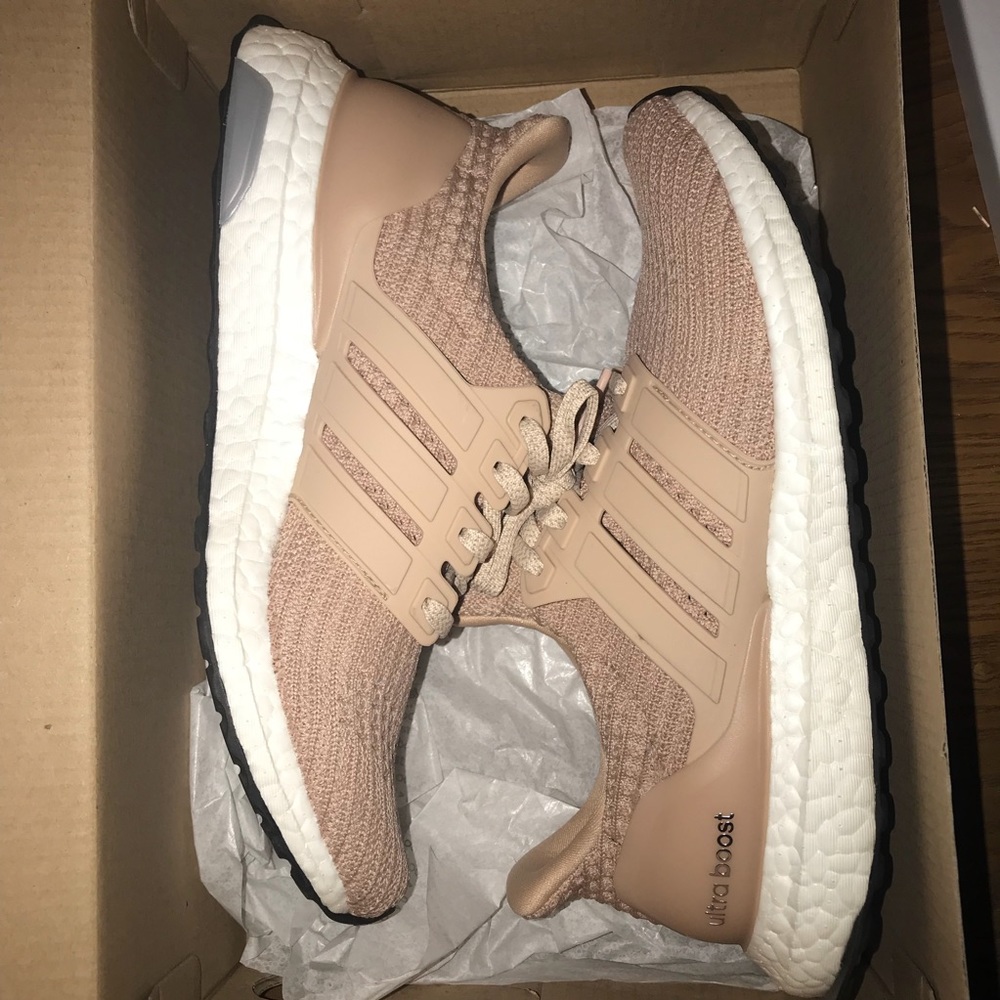 ADIDAS ULTRA BOOST